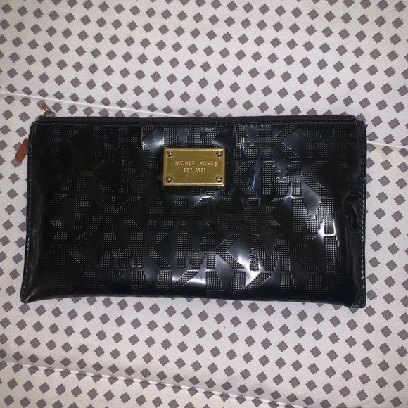 Michael Kors Wristlet - Picture 2 of 7